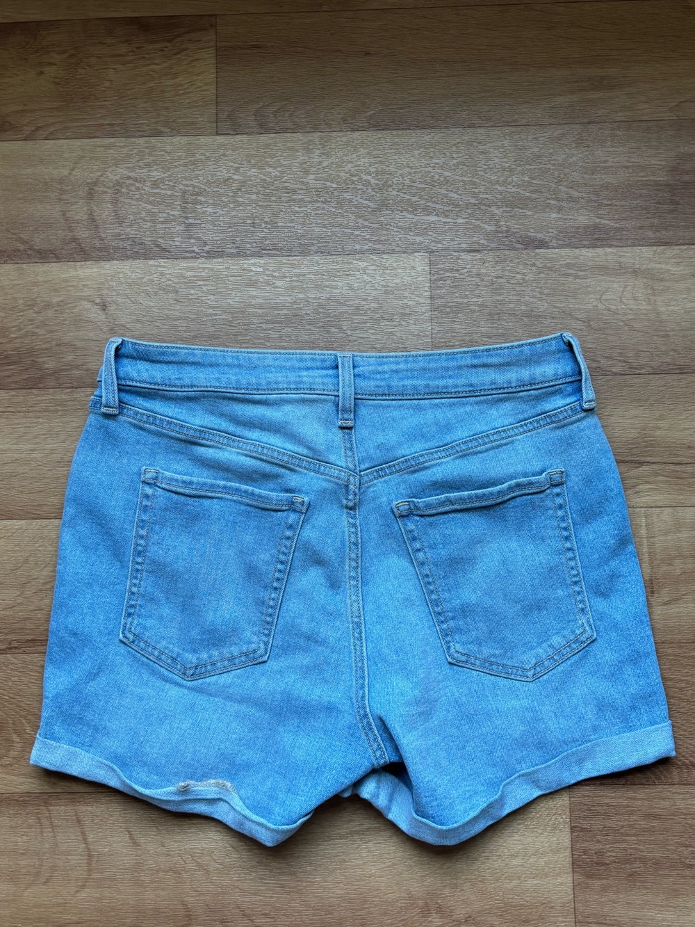 Old Navy Light Blue Denim Roll-Cuff Women's Shorts - Picture 3 of 9